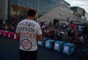 Kata-tüntetés Debrecenben