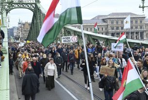 A pedagógusokért meghirdetett szolidaritási tüntetés Budapesten