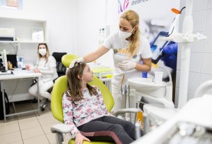 Új fogászati kezelőegységet kapott a Debreceni Kazinczy Ferenc Általános Iskola