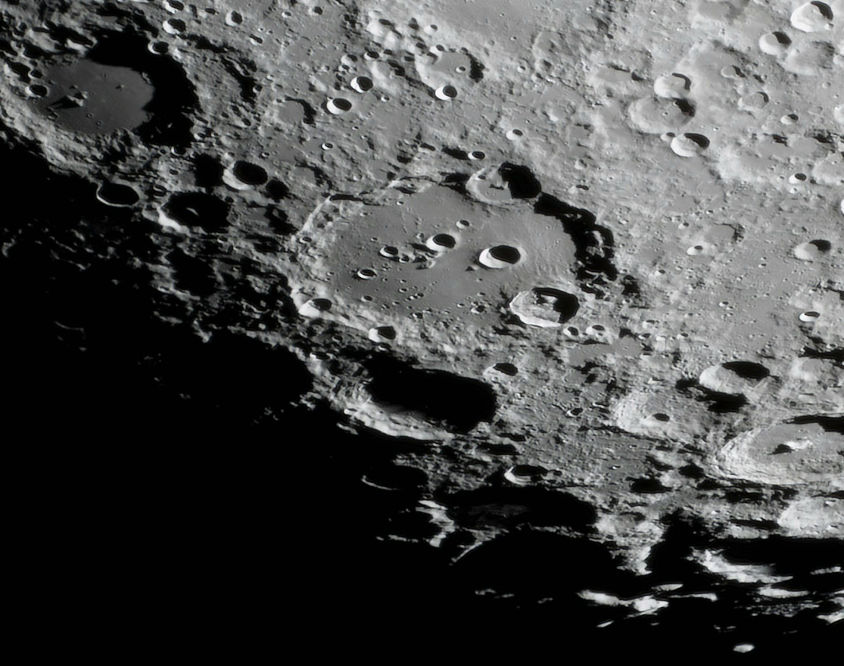 Clavius-kráter Hold