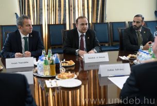 Bővítené az együttműködést a Debreceni Egyetemmel az ománi nagykövet